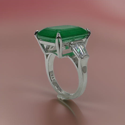 Elegant and Dazzling 925 Sterling Silver Ring with Green Zircon Stone